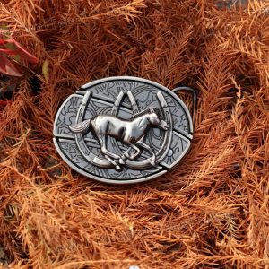 A hidden knife belt buckle with a horseshoe carving pattern in western cowboy style